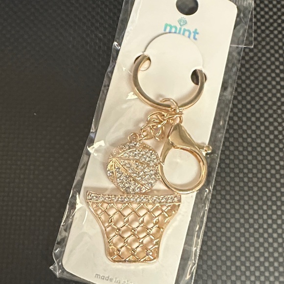 ❣️5|$25❣️Mint Keychain-bag charms Your choice. 🆕 - Picture 4 of 16